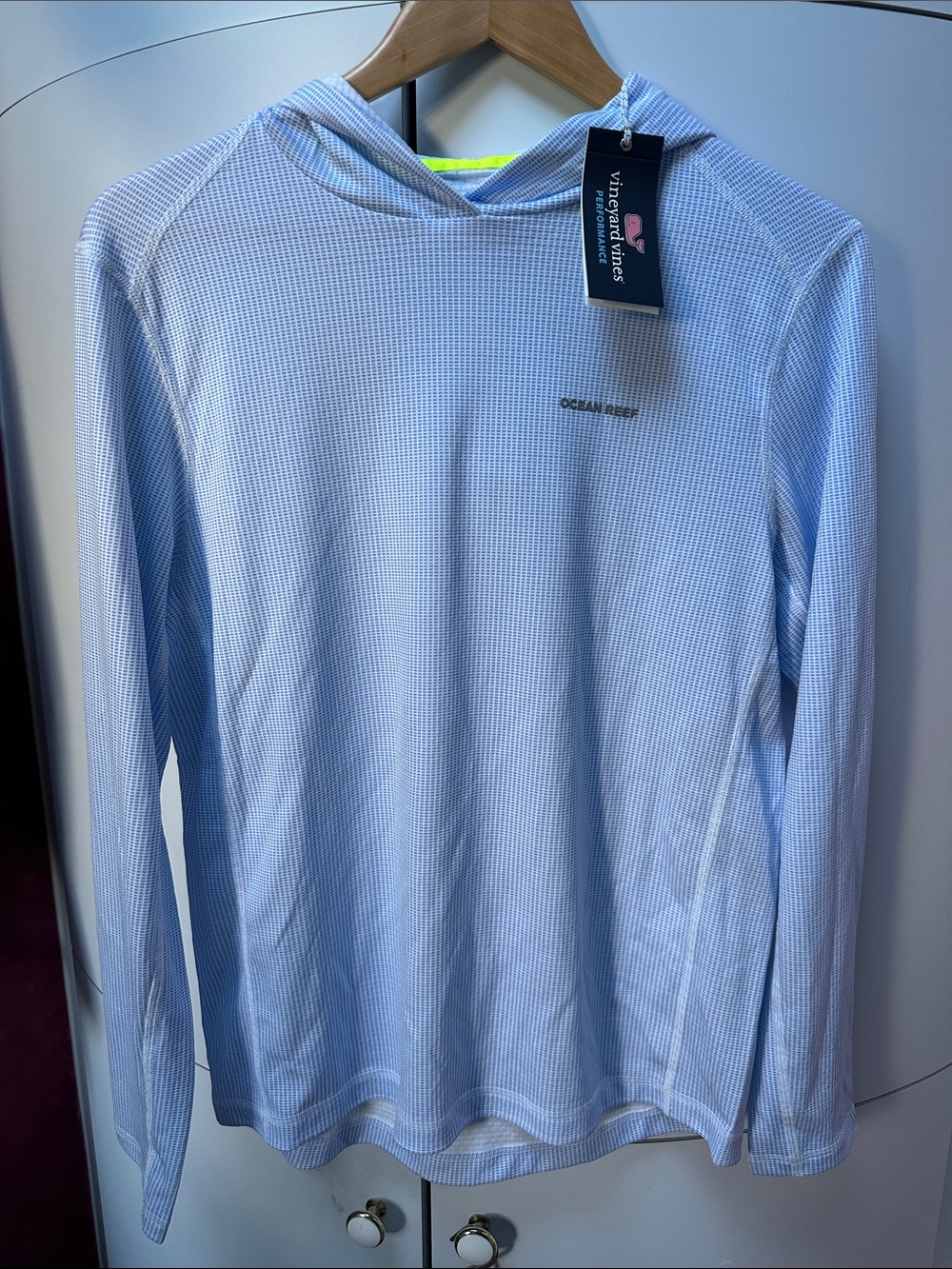 Vineyard Vines Men’s Light Blue Hooded Performance Top on the go Sankaty hoodie